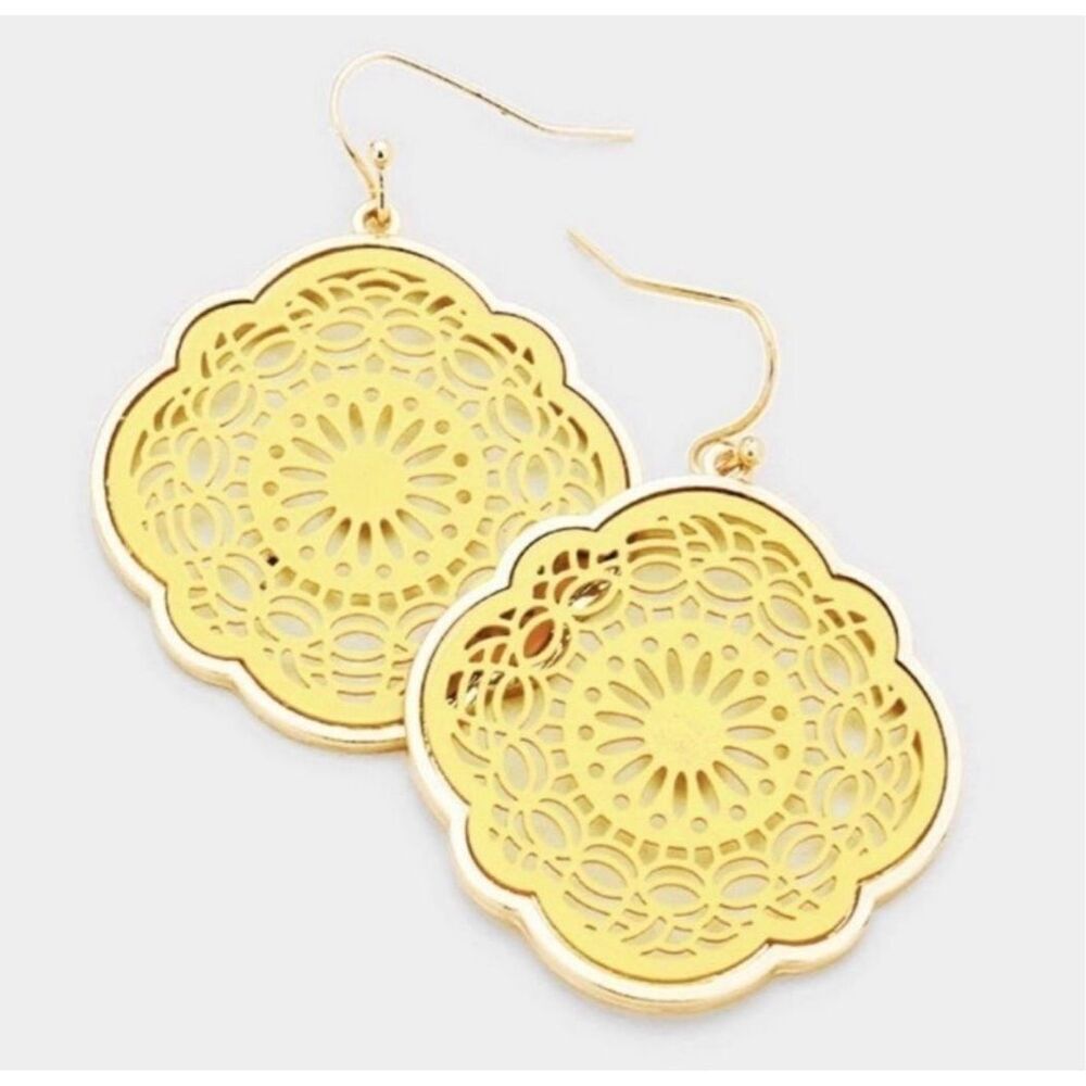 Brand New Womens Boutique Daffodil Fields Laser Mandala Filigree Petal Earrings